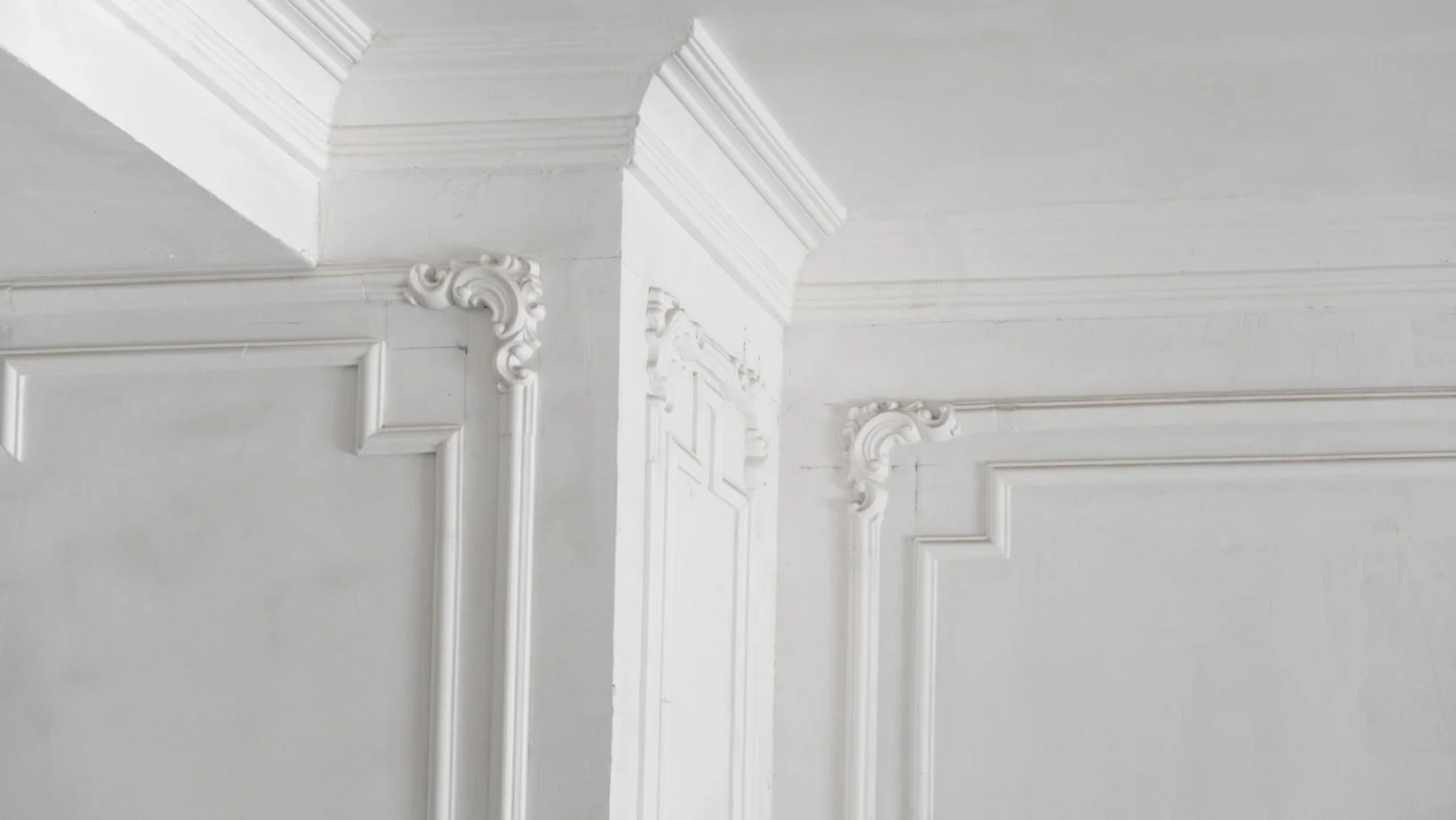 plaster molding in a room