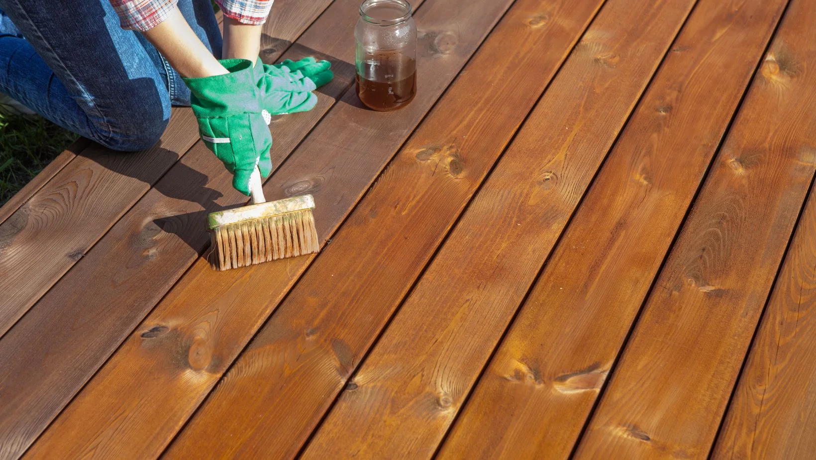 cleaning outdoor wooden deck